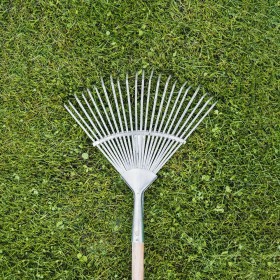 Rastrillo Metálico Para Jardín Ancho Regulable 31,5 A 43,5 cm. rastrillo Hojas, Cepillo Jardín, Escoba Metálica, Escoba Jardín