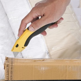 Cúter Con Hoja Retráctil De 20 mm. Cambio Hoja Rápido Carcasa De Aluminio Agarre Engomado. Uso Profesional